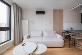 Grzybowska 13th Floor Glamour Apartment, Warsaw
